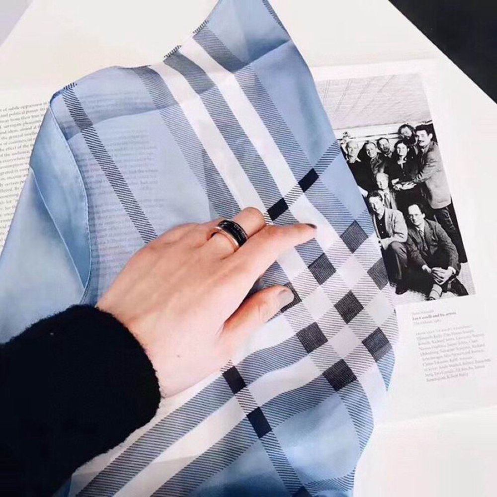Bv*b*rry Scarf